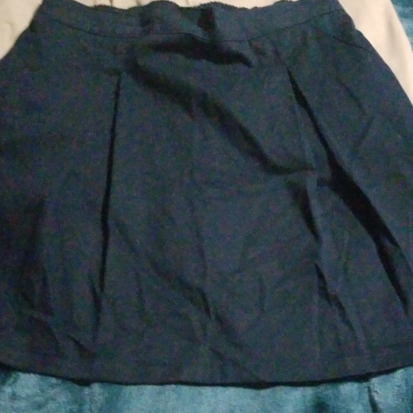 Uniform skirts - Picture 2 of 4